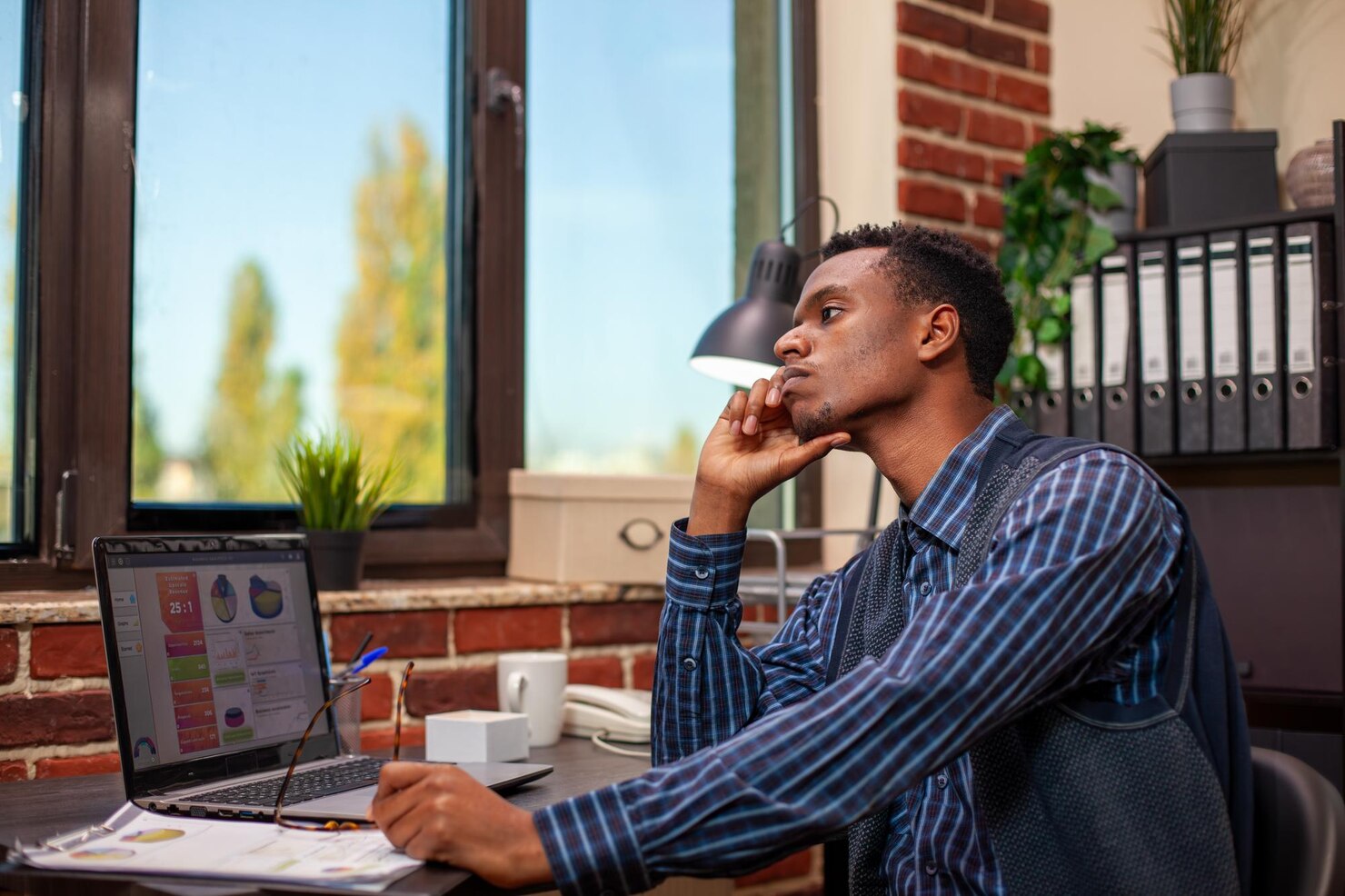 Is Freelancing in Tech More Profitable Than a 9–5 Job?